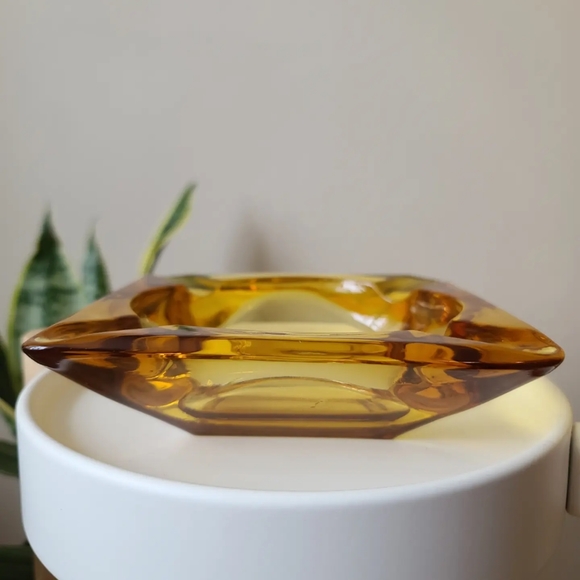 𝗠𝗖𝗠⁣ 𝗔𝗺𝗯𝗲𝗿 𝗚𝗹𝗮𝘀𝘀 𝗔𝘀𝗵𝘁𝗿𝗮𝘆 - Picture 2 of 5